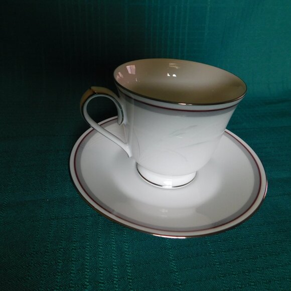 Noritake Malverne 3501 (1983) cup and saucer near mint condition - Picture 3 of 9